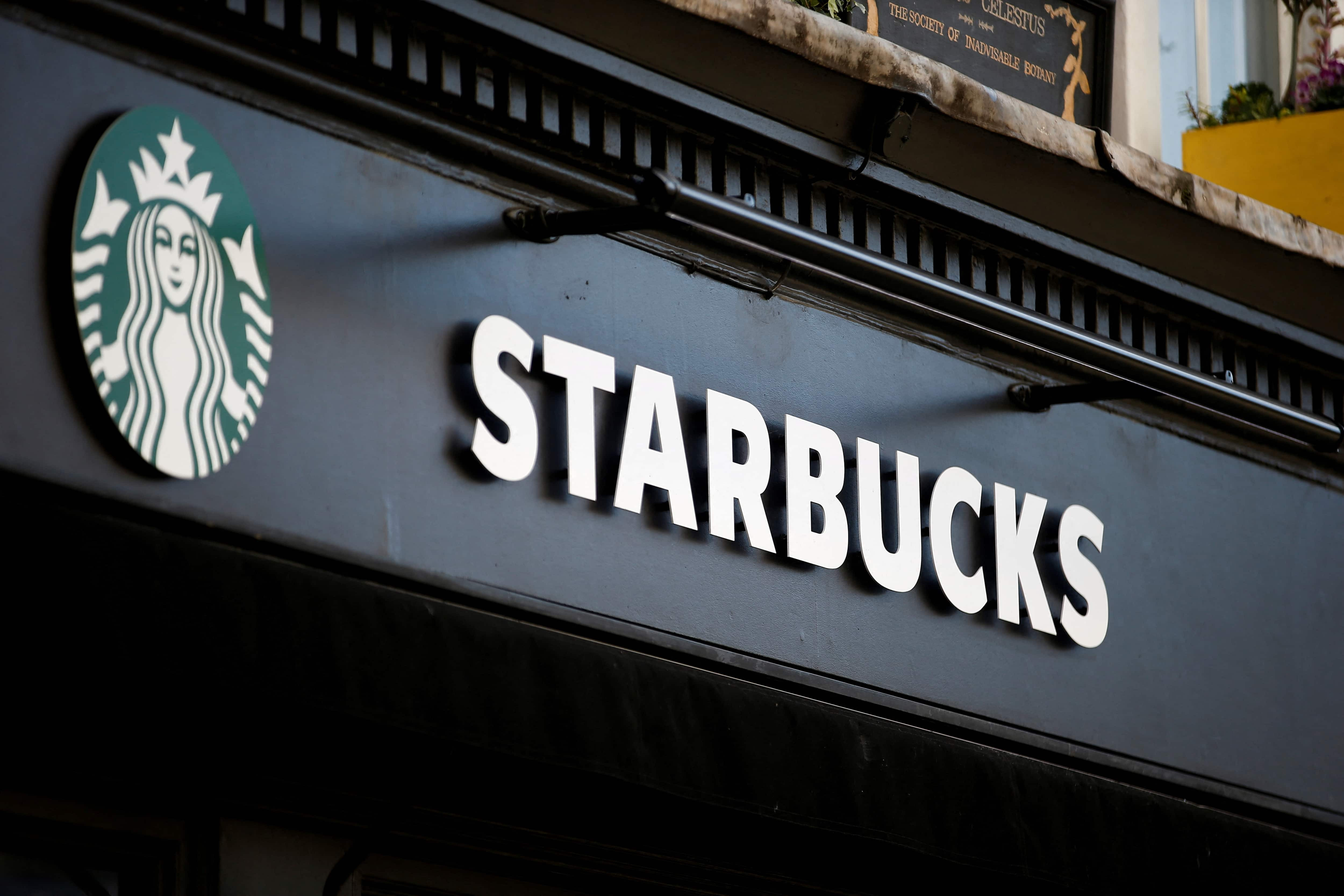 Starbucks' New CEO's $113 Million Contract: Is a Private Jet Commute Really Worth It?