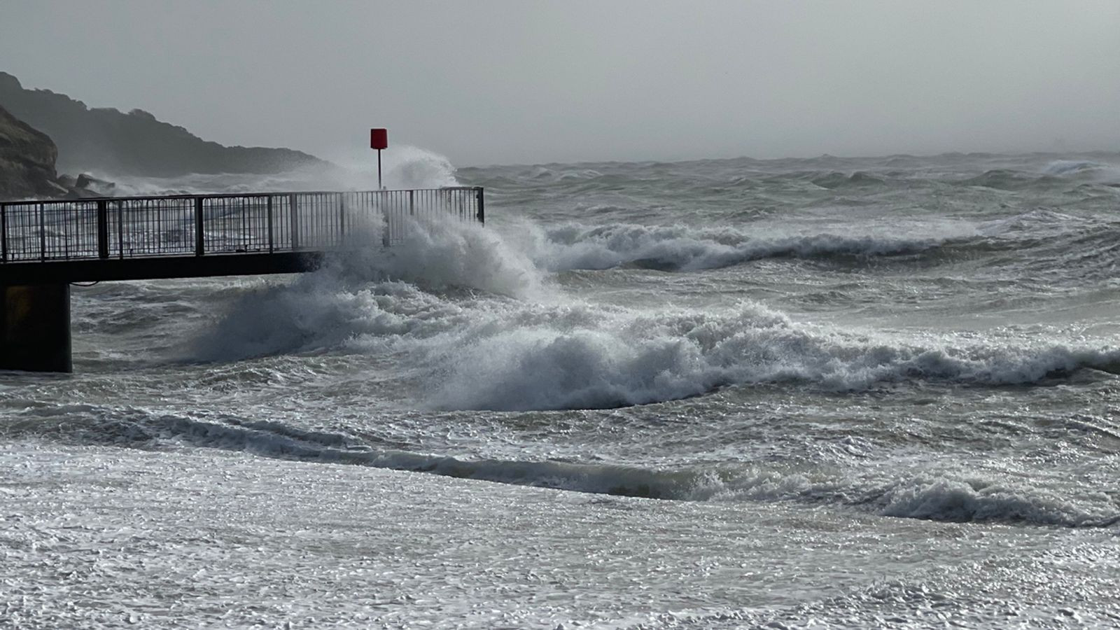 Storm Darragh: 80mph Winds & Heavy Rain to Batter Ireland and UK – Emergency Warnings Issued!