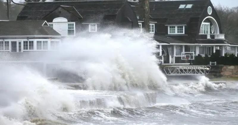 Storm Darragh: 93mph Winds Batter Wales, Causing Chaos and Power Outages