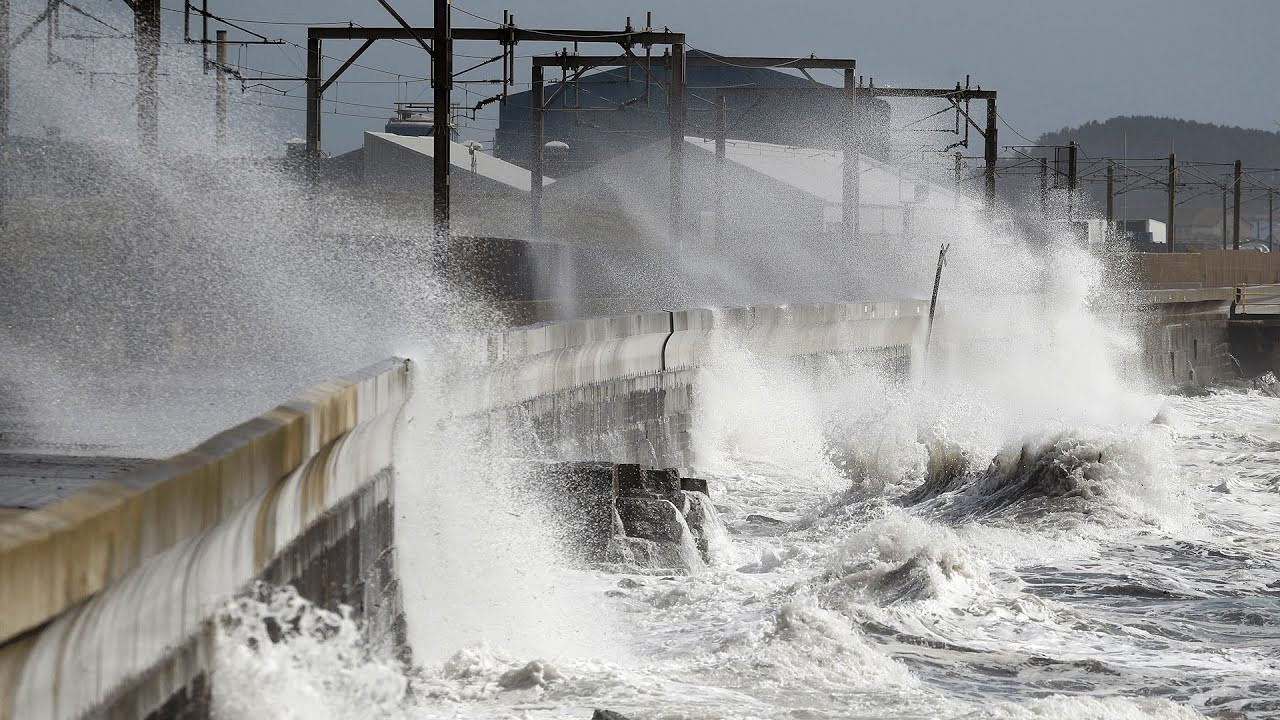 Storm Éowyn: Ireland Braces for High-Impact Winds, Heavy Rain, and Potential Snow