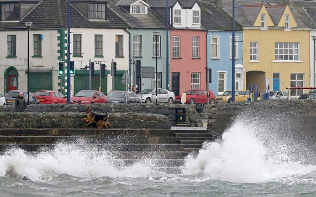 Storm Éowyn: Ireland's Worst Storm in History Leaves Hundreds of Thousands Without Power