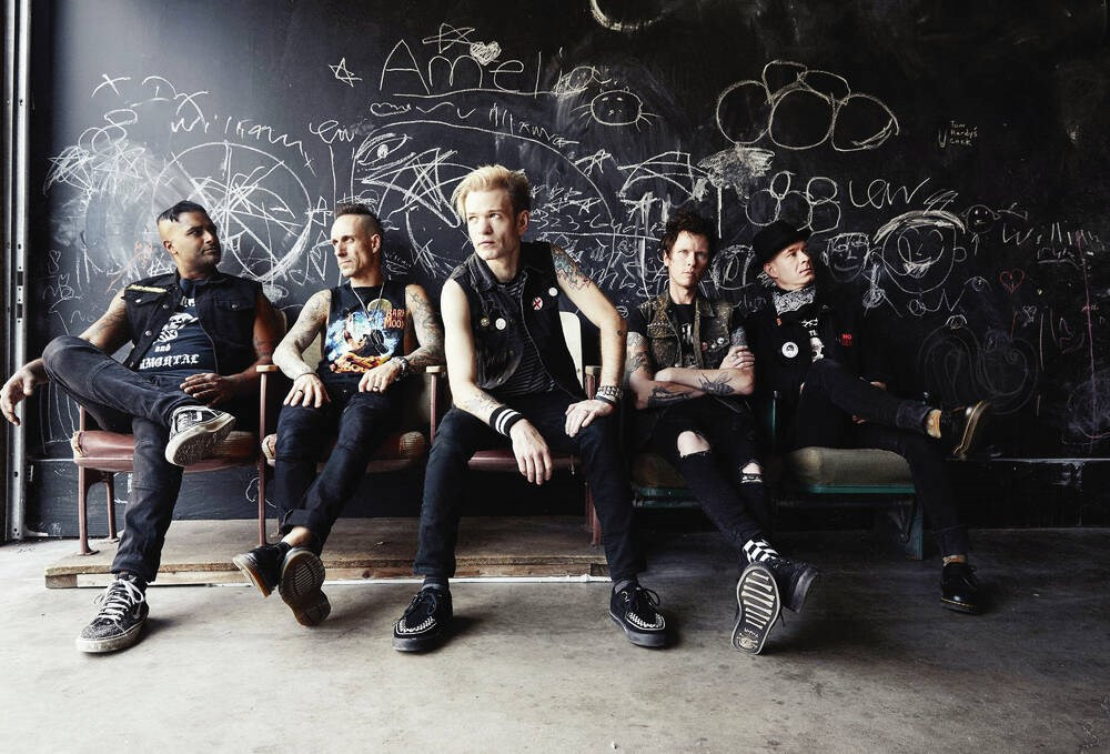 Sum 41's Farewell Tour Kicks Off in Victoria: A Nostalgic Blast from the Past!