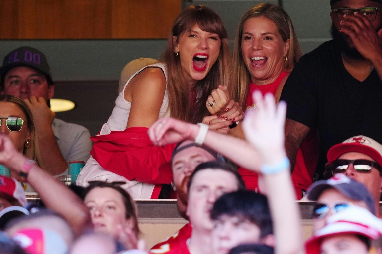 Taylor Swift's Chiefs Necklace Is Back In Stock Just In Time For The NFL Season