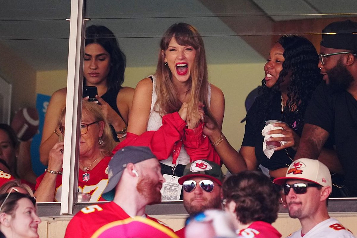 Taylor Swift's Football Plays for Boyfriend Travis Kelce: Are They Good Enough for Coach Reid?