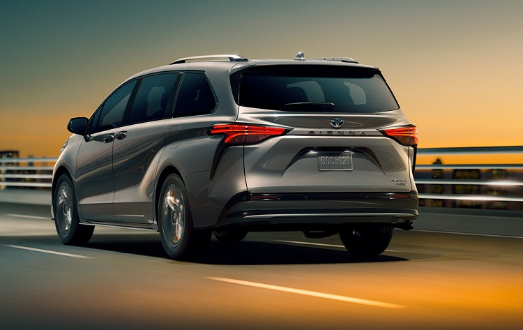 The 2025 Toyota Sienna: More Than Just a Minivan - It's a Family Apartment on Wheels