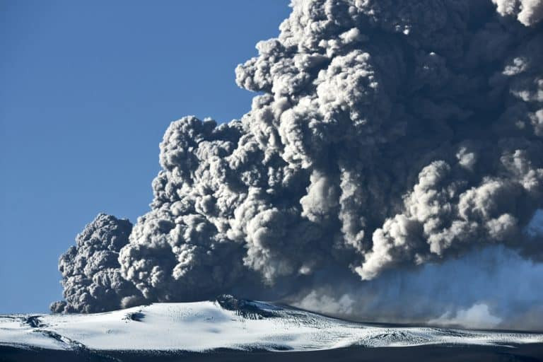 Toxic Gas Cloud from Icelandic Volcano Sweeps Across the UK: Should We Be Worried?