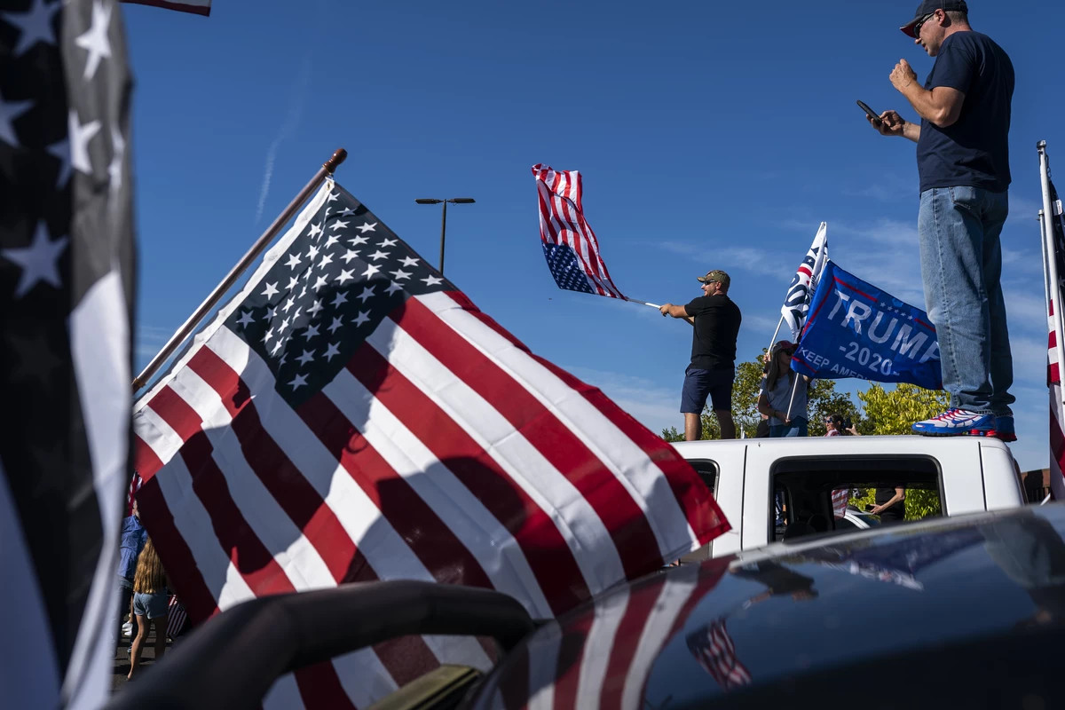 Trump Supporters Cruise Through Hurricane Helene Floodwaters on Bayshore Boulevard