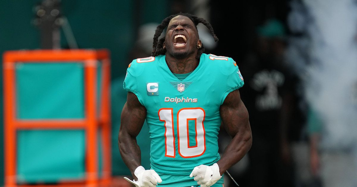 Tyreek Hill Detained by Police Before Dolphins Game: Agent Says He's 'Getting Ready to Play'