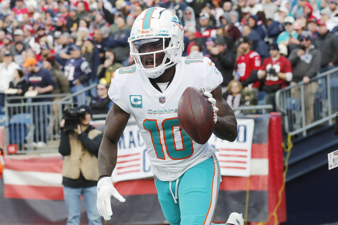 Tyreek Hill Detained by Police Before Dolphins Game, Celebrates Touchdown With Handcuffs