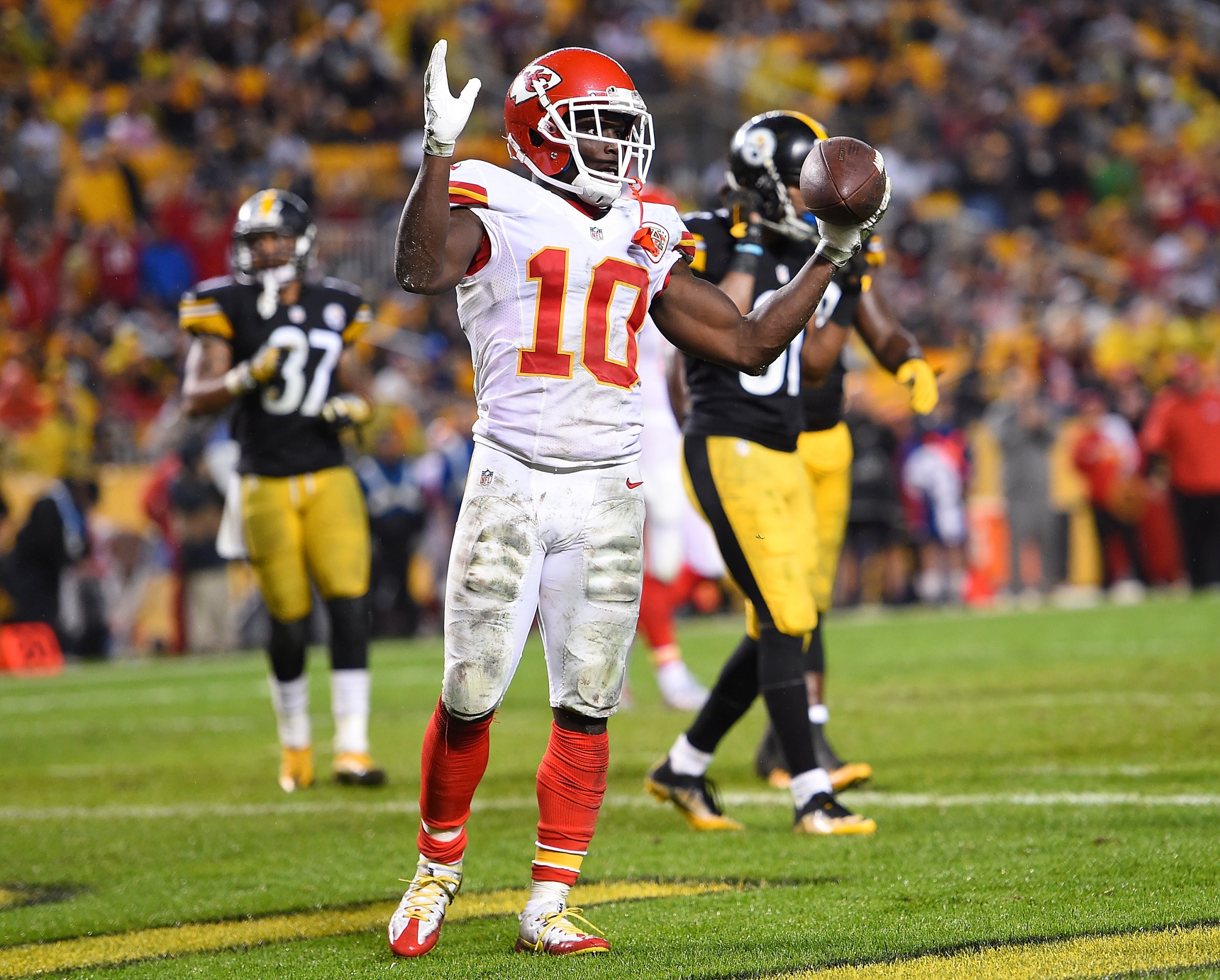 Tyreek Hill's New Contract Makes Him the Highest-Paid Wide Receiver in NFL History