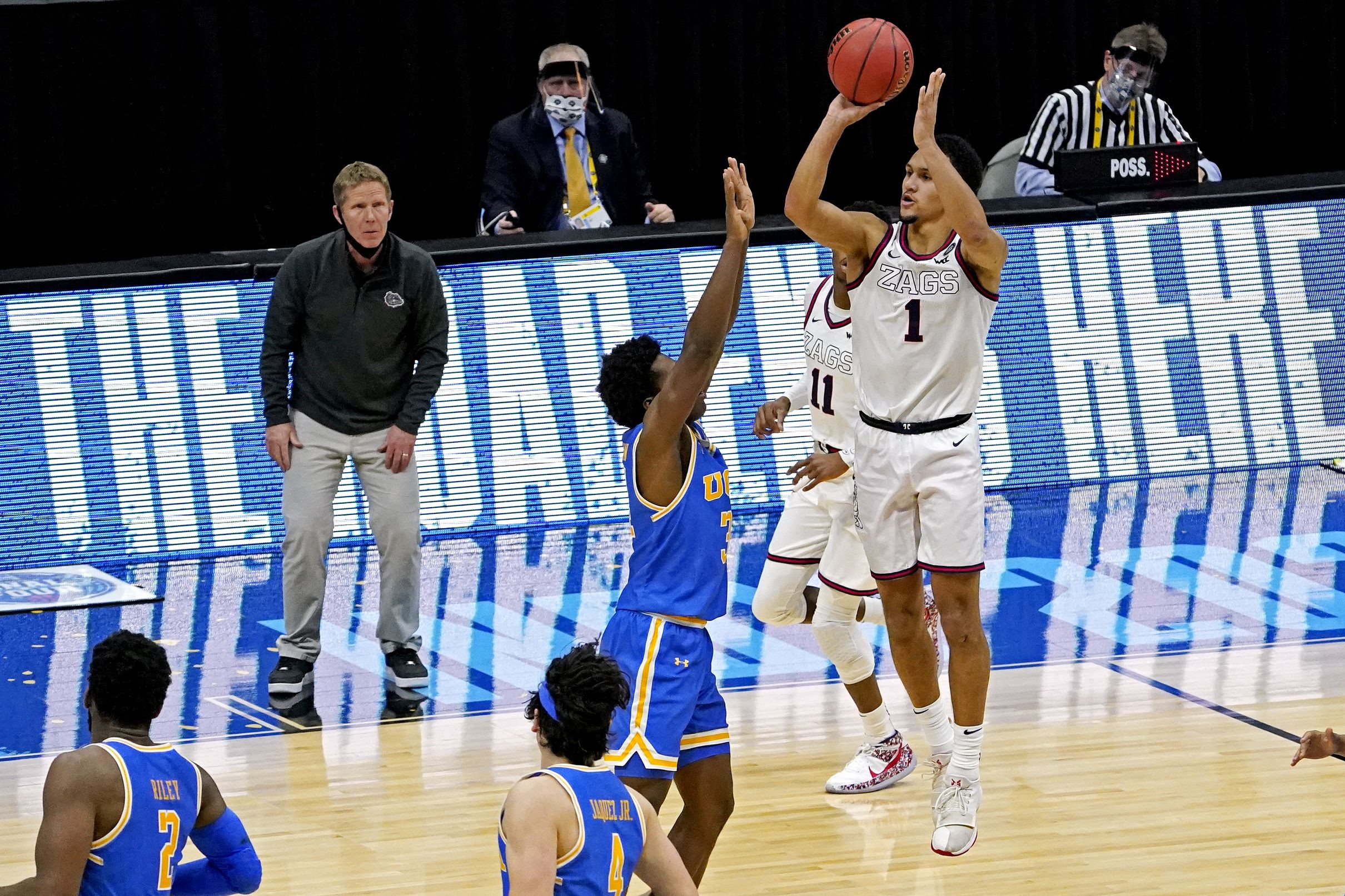 UCLA Upsets Gonzaga, Ending 8-Year Losing Streak: A Thrilling West Coast Showdown!