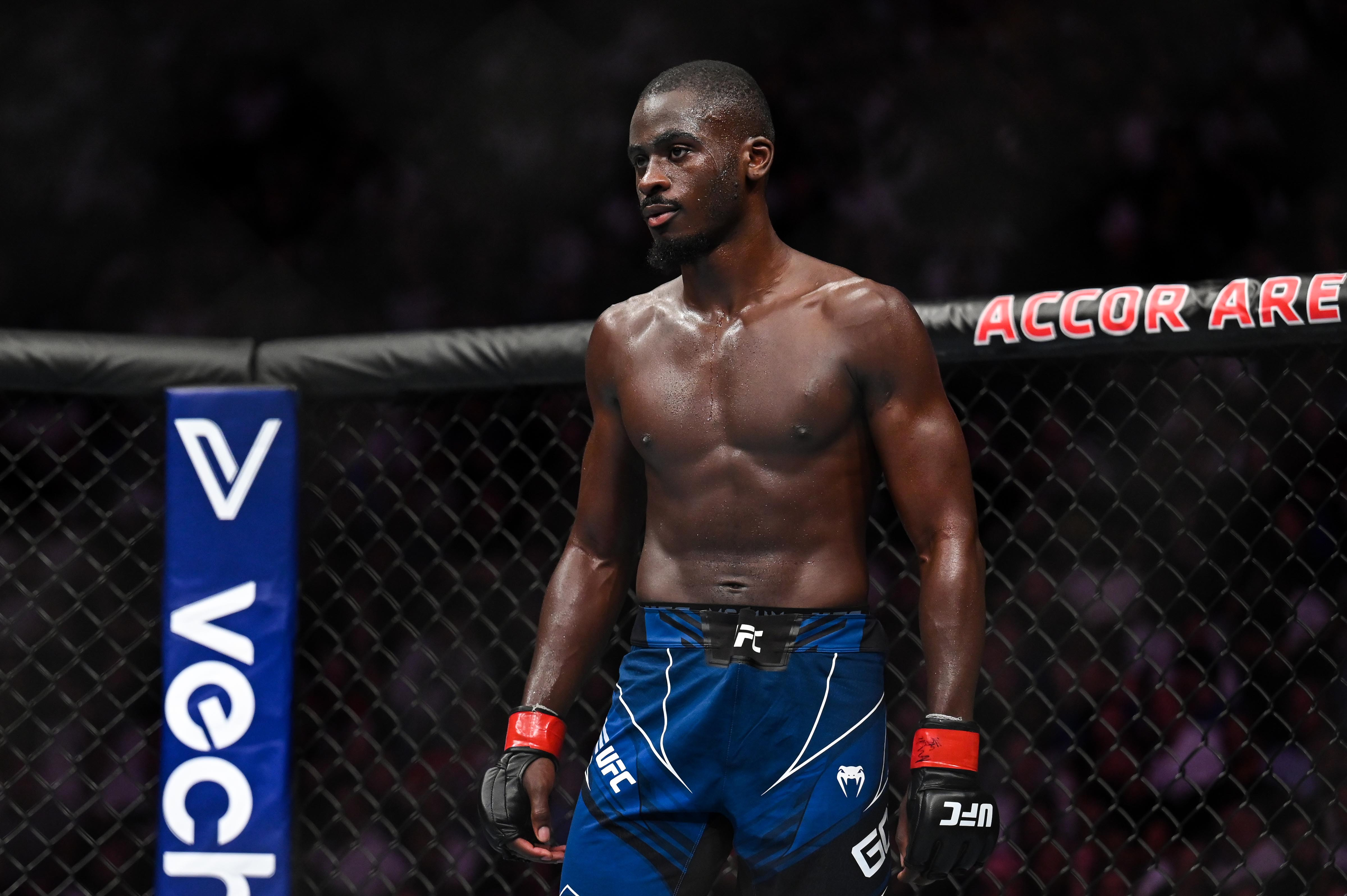 UFC Paris 3: William Gomis et Joanderson Brito se chambrent à la pesée cérémoniale