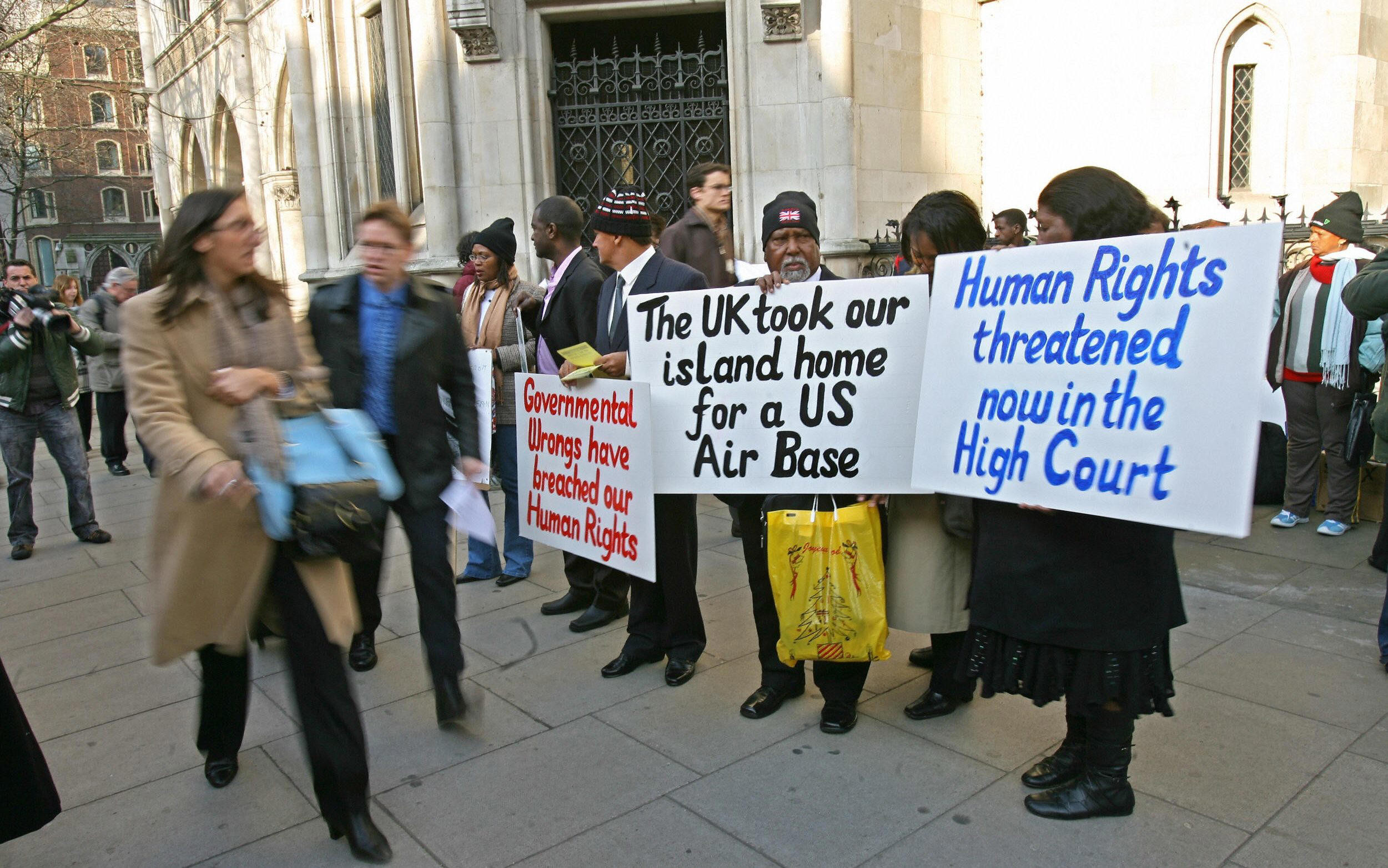 UK Hands Back Chagos Islands to Mauritius After Decades of Dispute, But Keeps Military Base