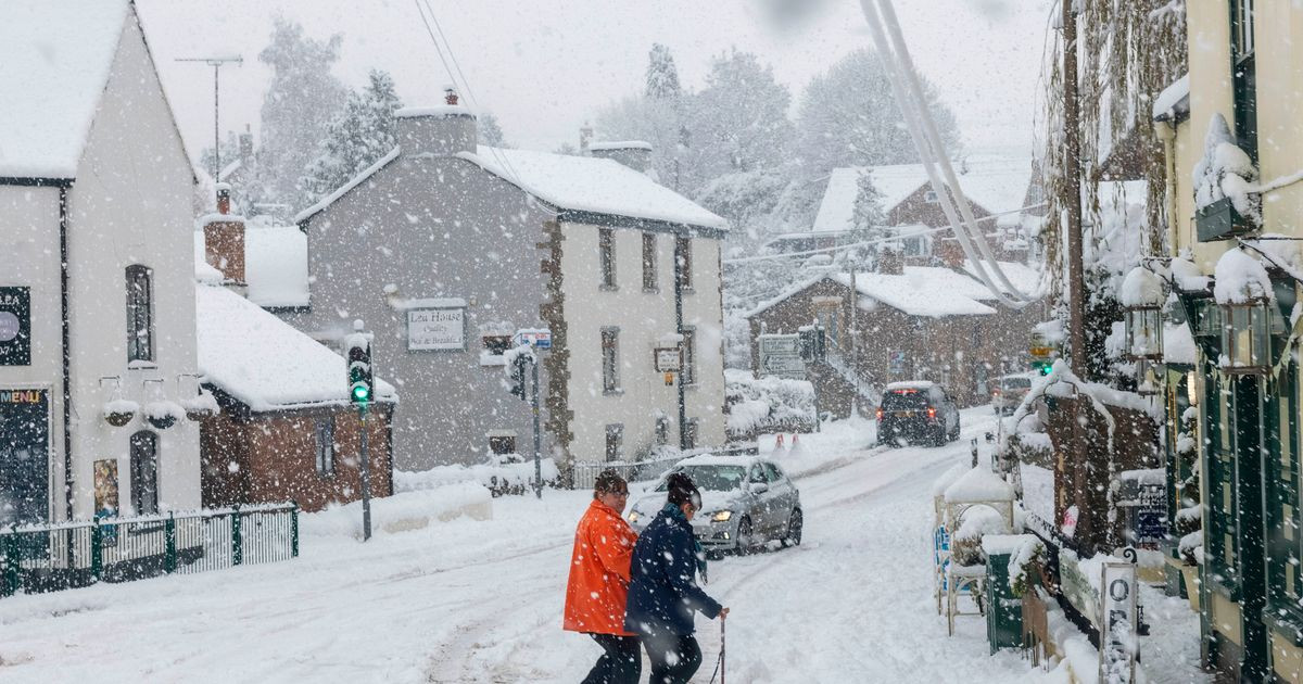 UK Snow Storm Warning: Travel Chaos & Freezing Temperatures Predicted!