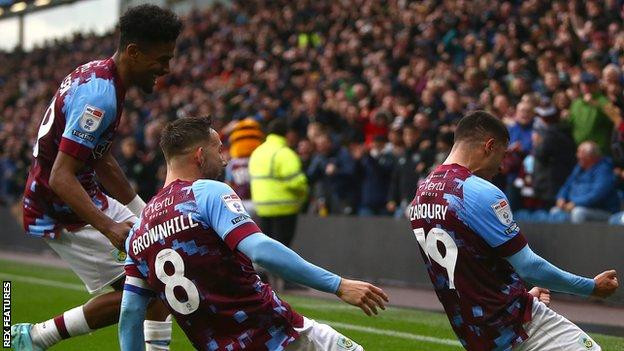 Unbelievable! Burnley's 4-0 Rout of Sheffield Wednesday Extends Unbeaten Streak to 21 Games!