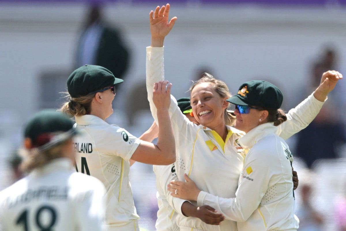 Unbelievable Catch! Ash Gardner's Stunning Grab Leads Australia to Ashes Victory