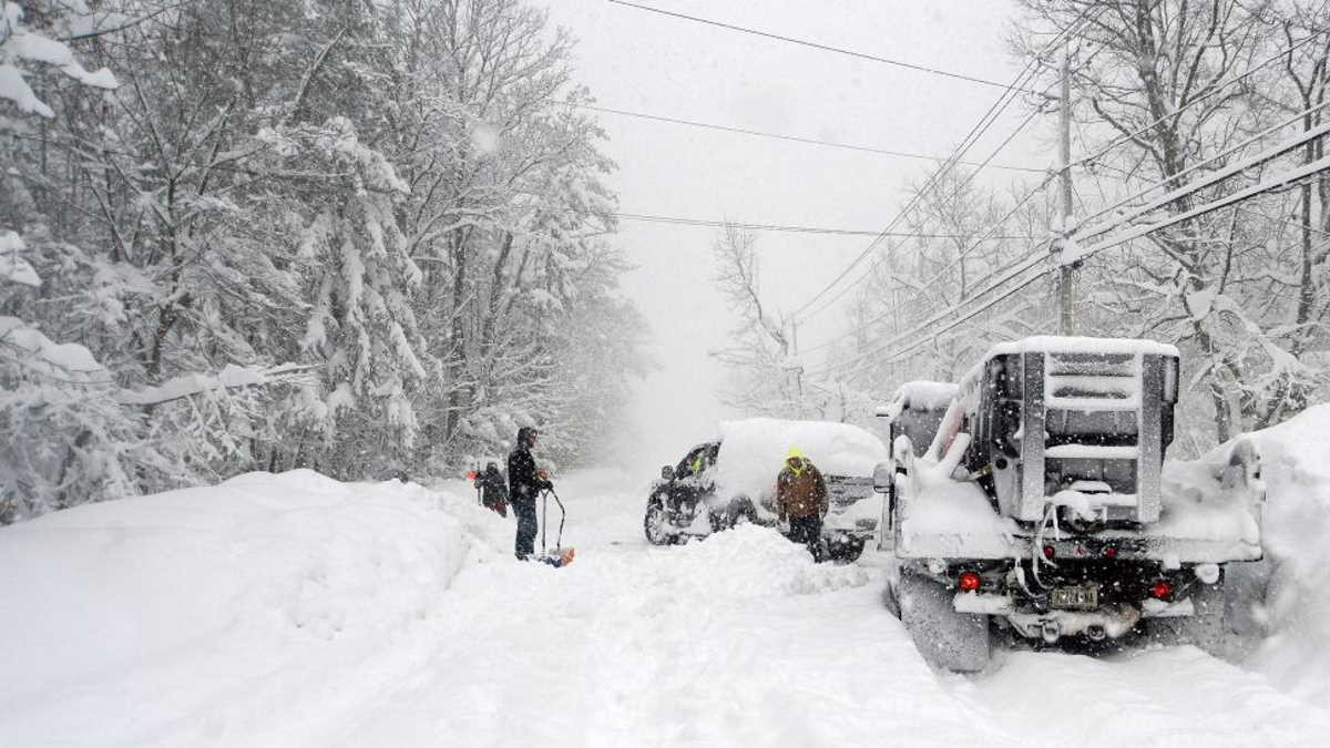 Unbelievable! Mild 70°F Christmas Predicted, While Snow Blankets Labrador!