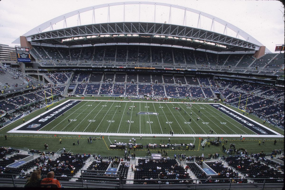 Unbelievable! Packers Fans Take Over Lumen Field, Deafening Seahawks' '12th Man'