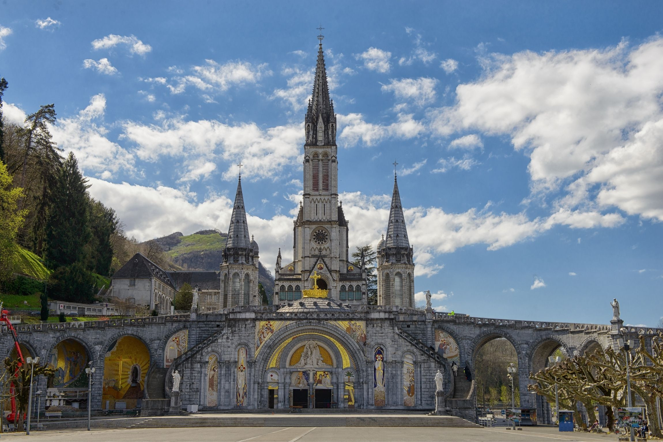 Unforeseen Lourdes Sunshine: A November Pilgrimage Surprise!