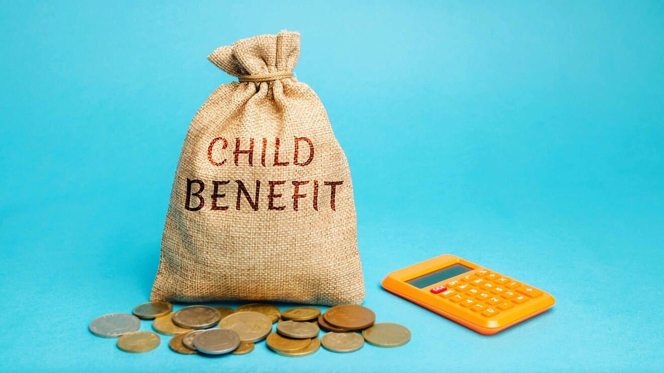 Urgent! Double Child Benefit & Christmas Bonus: Millions to Receive Extra Cash This Week!