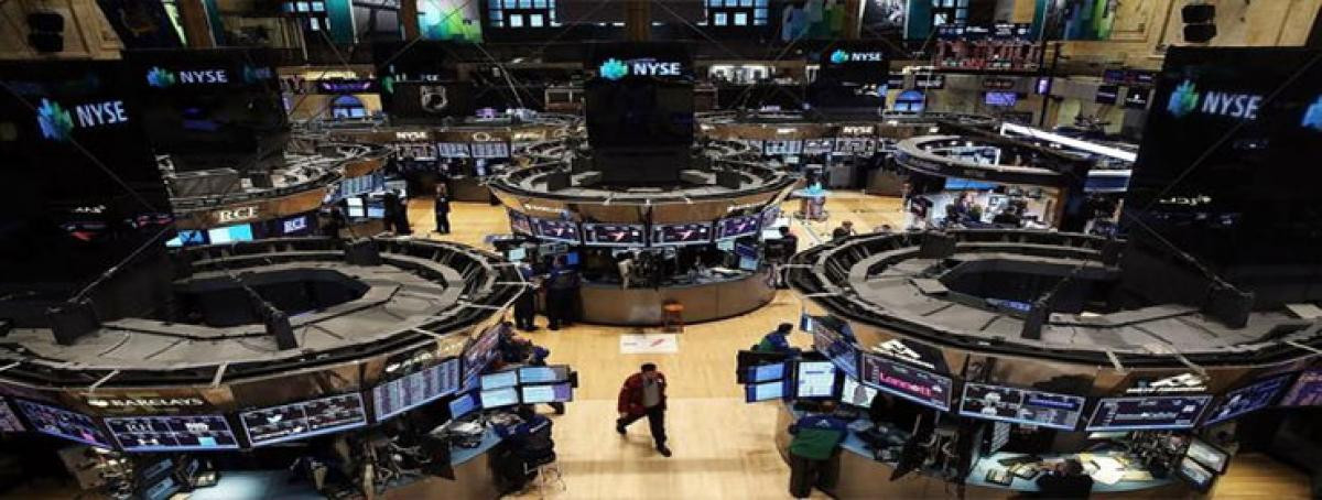 US Stocks End Mixed as Job Data Raises Recession Concerns