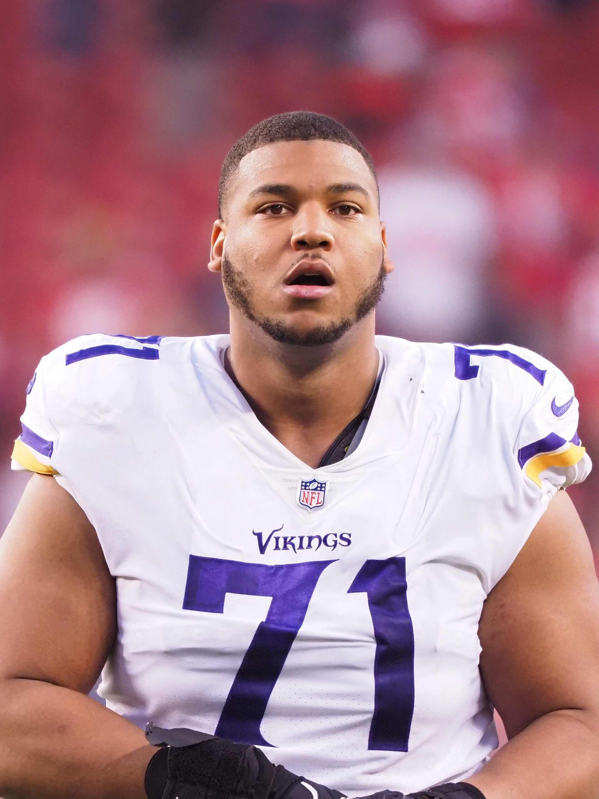 Vikings' Season in Jeopardy? Star Tackle Darrisaw Suffers Knee Injury in Loss to Rams