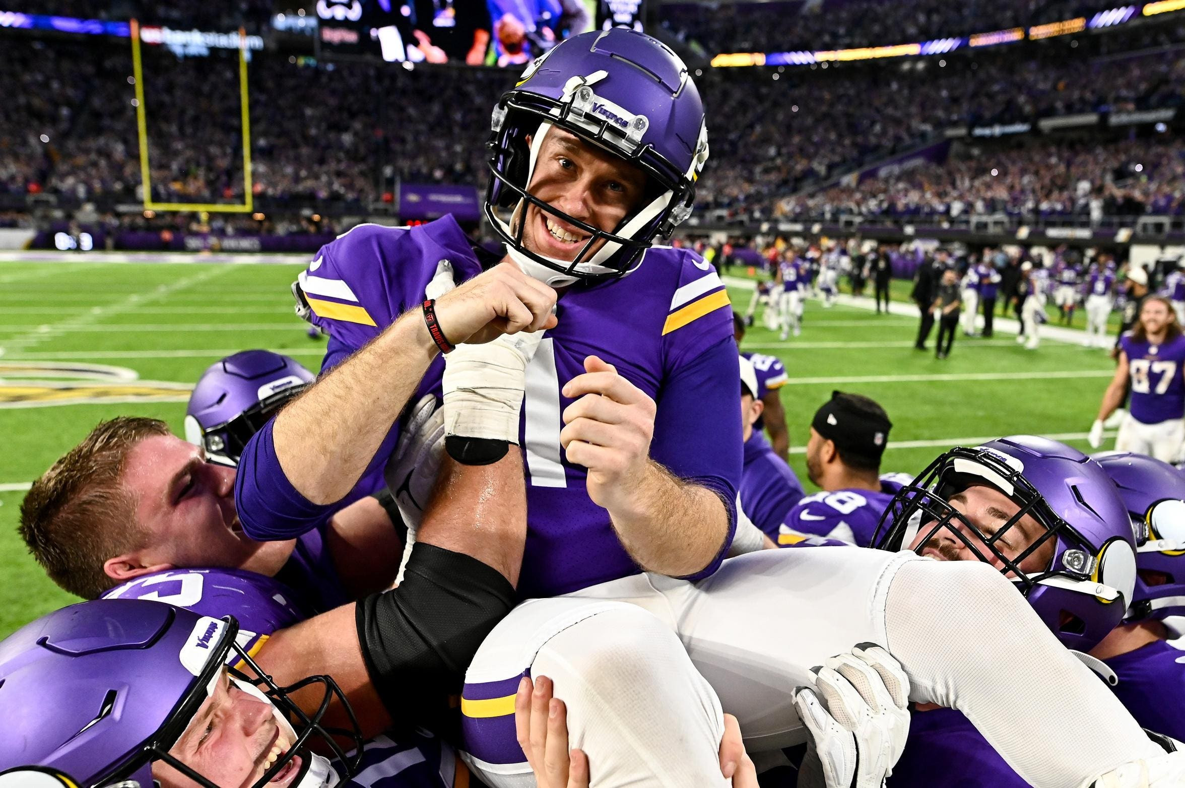 Vikings Take Down Colts After Brutal First Half, Win 21-10