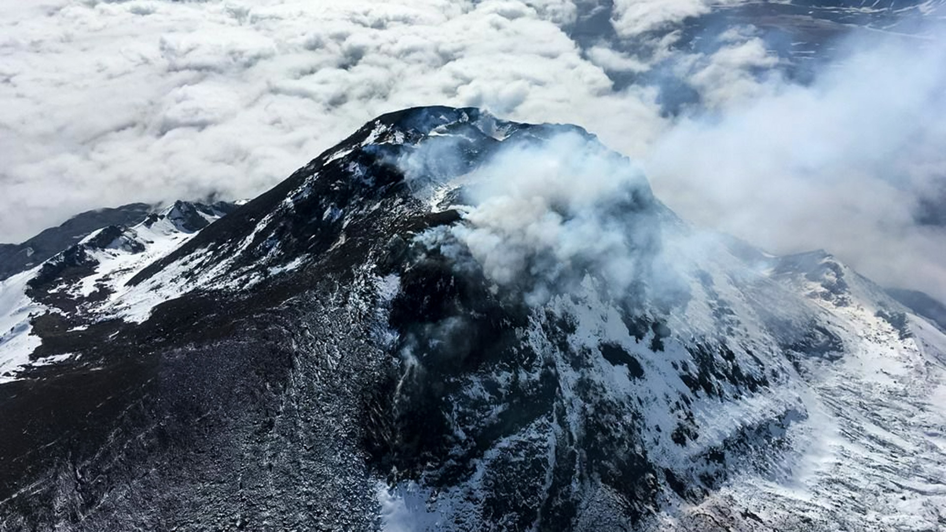 Volcano Erupts After 7.0 Magnitude Earthquake Strikes Off Russia's Kamchatka Peninsula: Tsunami Warning Issued