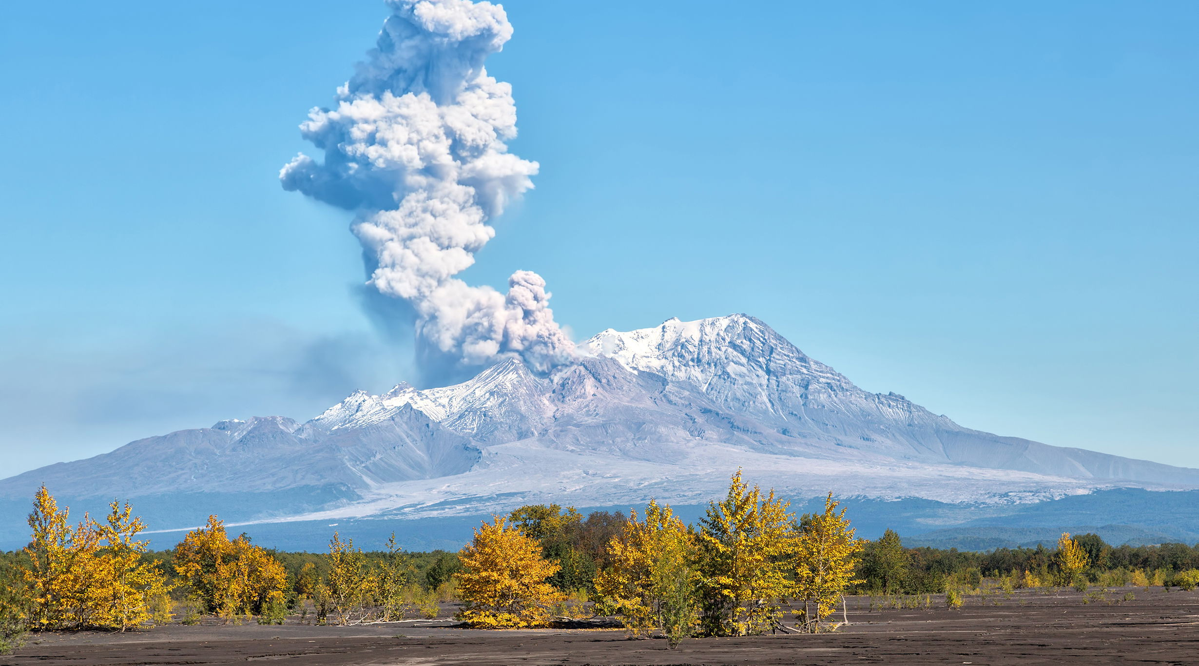 Volcano Erupts in Russia After Powerful Earthquake Triggers 'Code Red' Warning