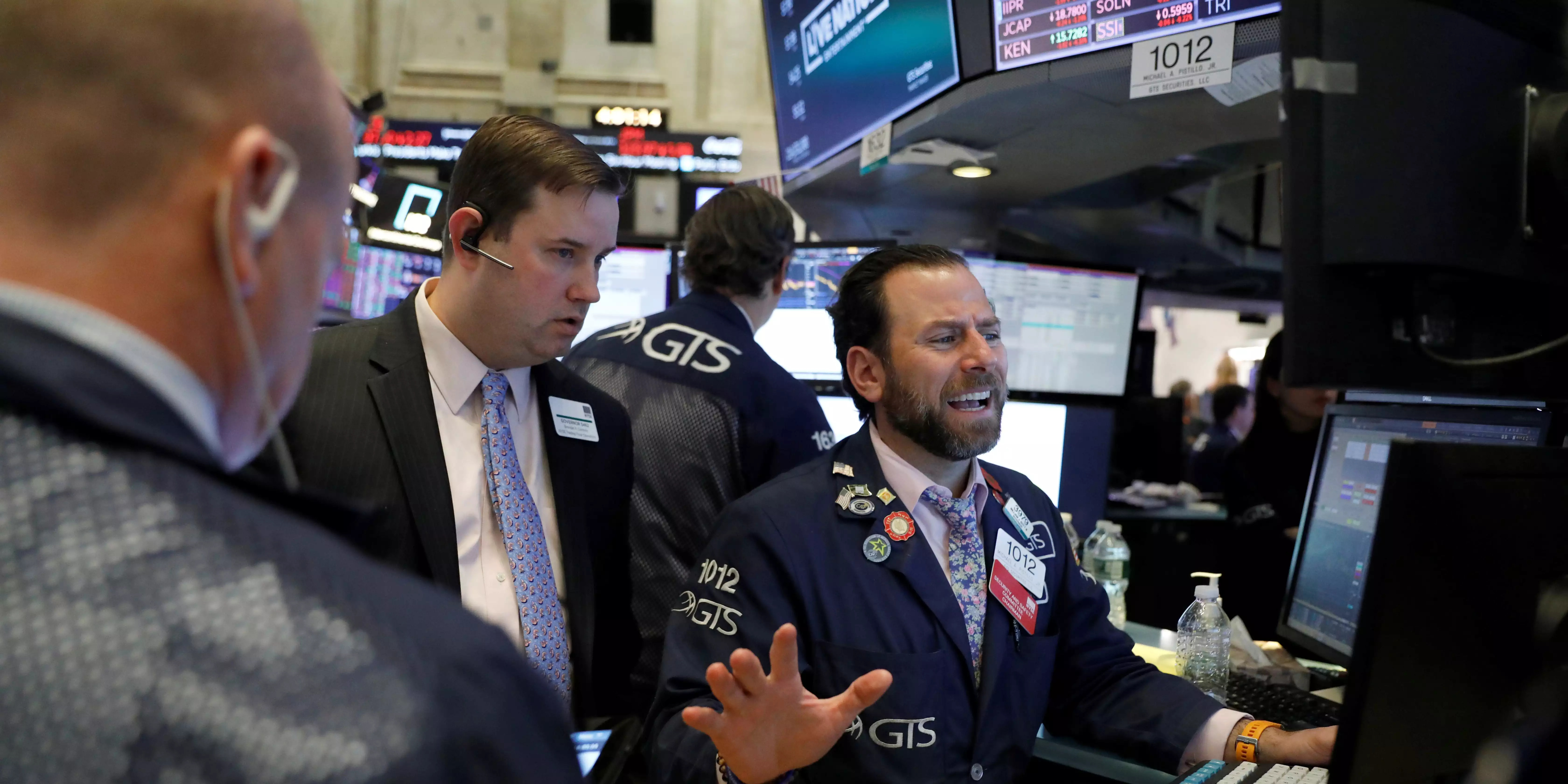 Wall Street's 'Fear Gauge' Soars to Highest Level Since 2020 Amid Global Stock Market Rout