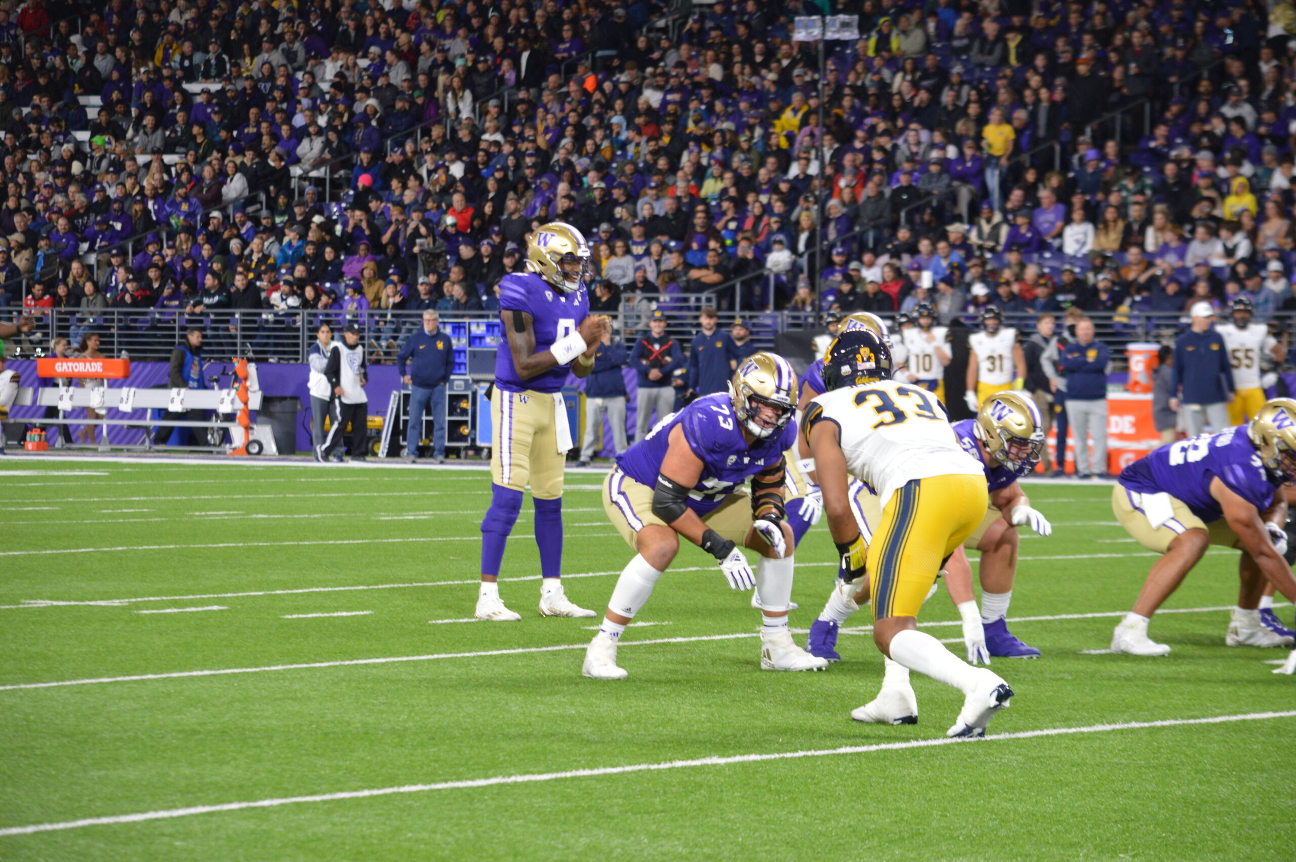 Washington Huskies' Defense Dominates Northwestern Wildcats in B1G Debut: Film Study Reveals Breakout Performances and a Potential Defensive Juggernaut