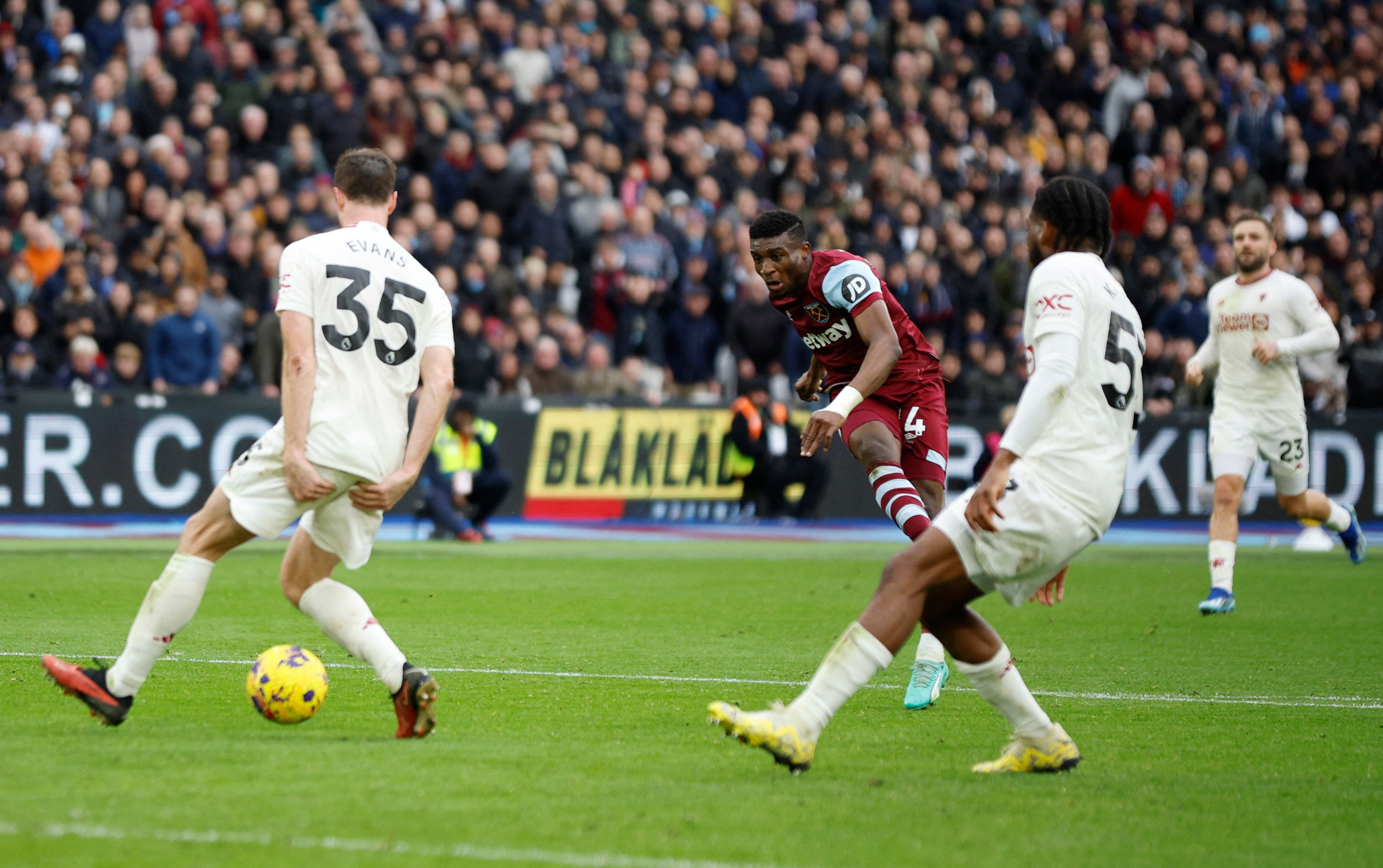 West Ham vs Manchester United LIVE! Premier League match stream, latest score and goal updates today