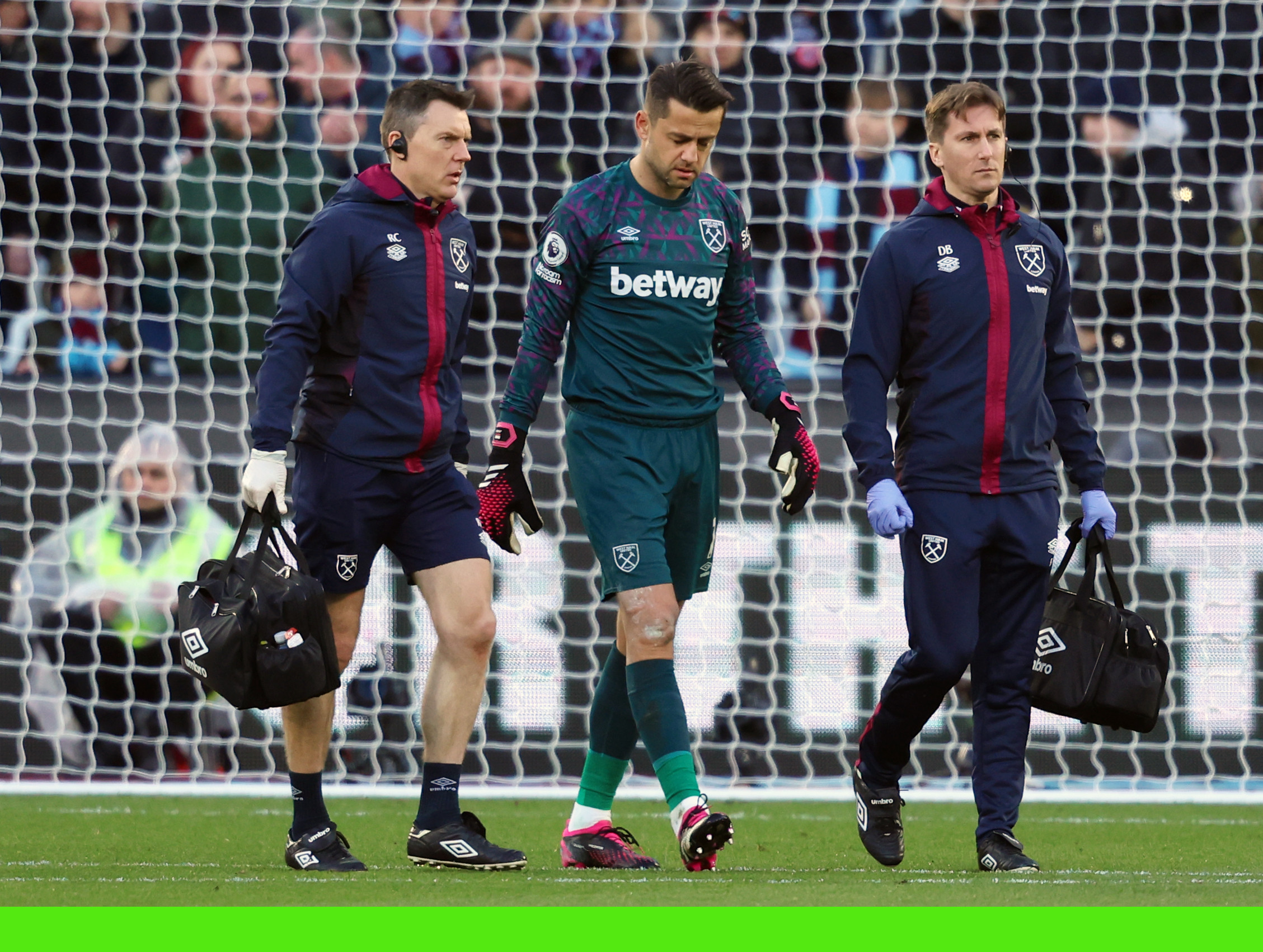 West Ham's Fabianski Suffers Head Injury, Stretchered Off in Tense Southampton Clash!