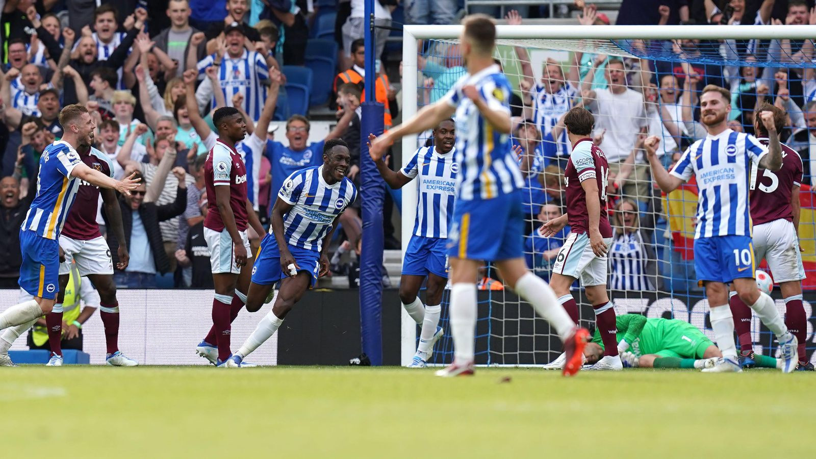 West Ham's Fullkrug Debuts as Hammers Battle Brighton: A 1-1 Thriller at London Stadium!