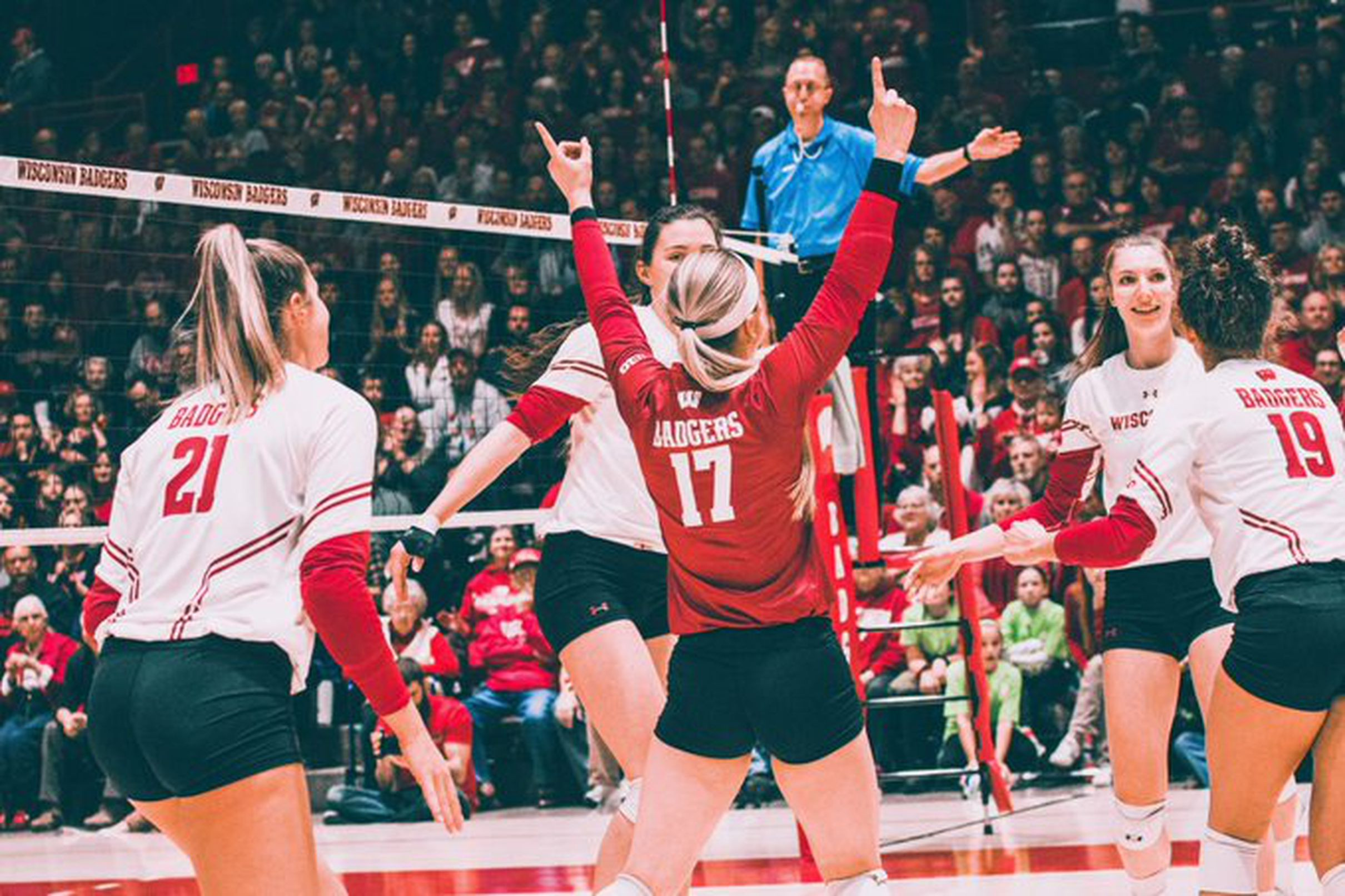 Wisconsin Volleyball Faces a Big Test in Milwaukee: No. 3 Badgers Will Take on No. 1 Texas