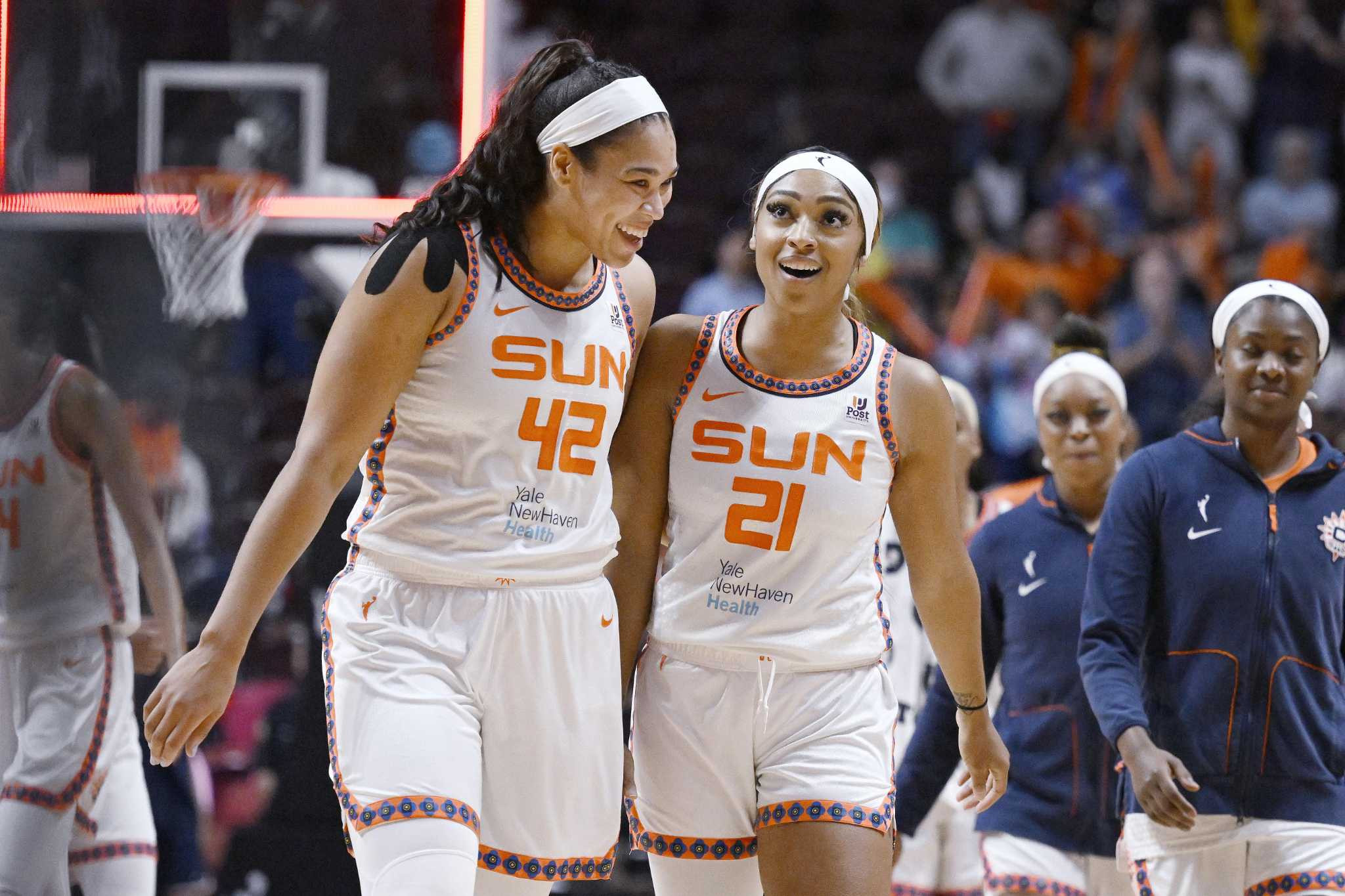 WNBA Semifinals: Connecticut Sun Look to Close Out Minnesota Lynx on the Road