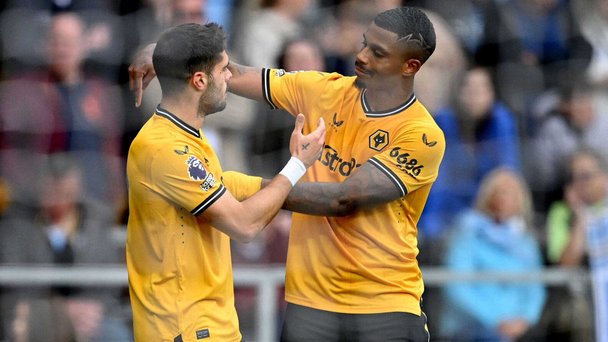 Wolves Survive Late Scare, Beat Bristol City 2-1 in Thrilling FA Cup Clash!