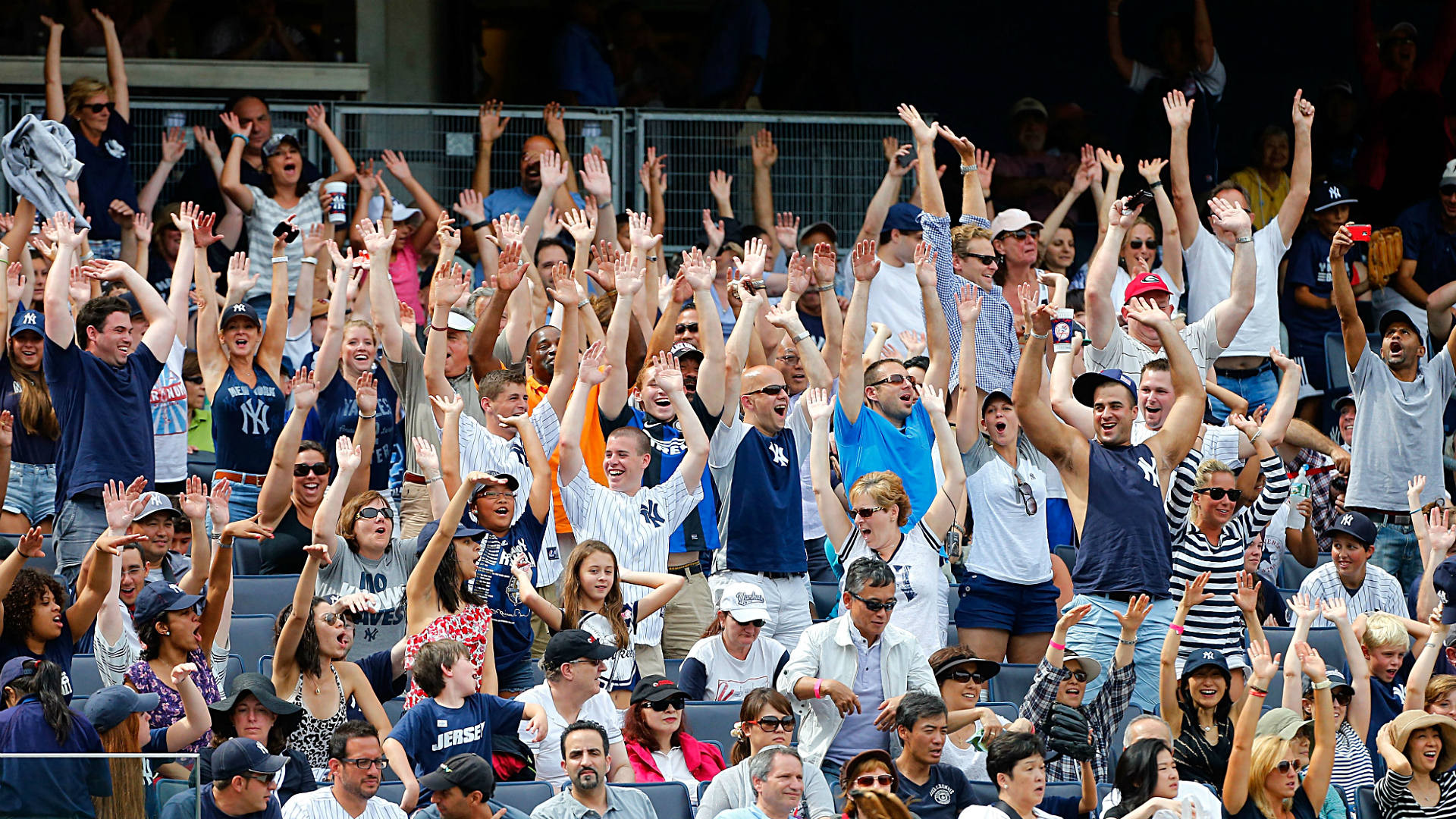 Yankee Stadium Fans Chant 'U-S-A!' During 'O Canada' Before Blue Jays Game